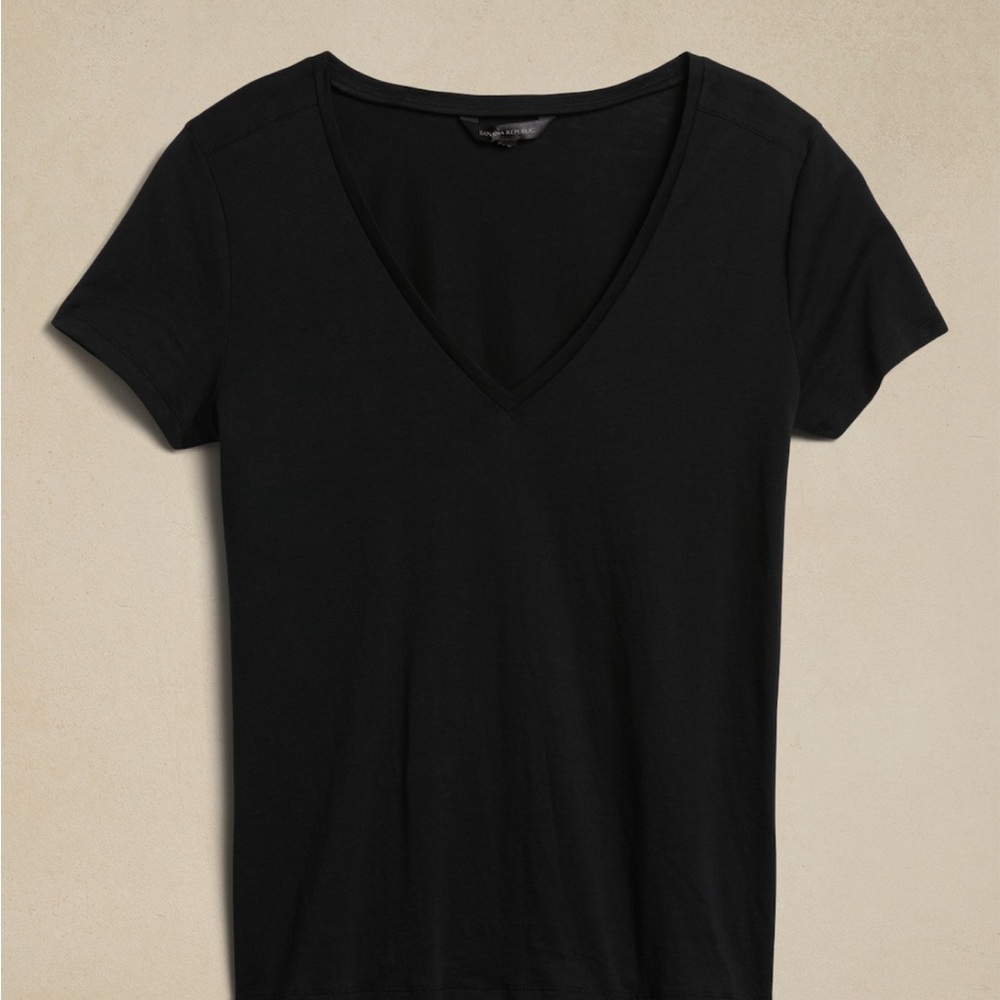 Banana Republic 100% SUPIMA® V-NECK T-SHIRT New with tags